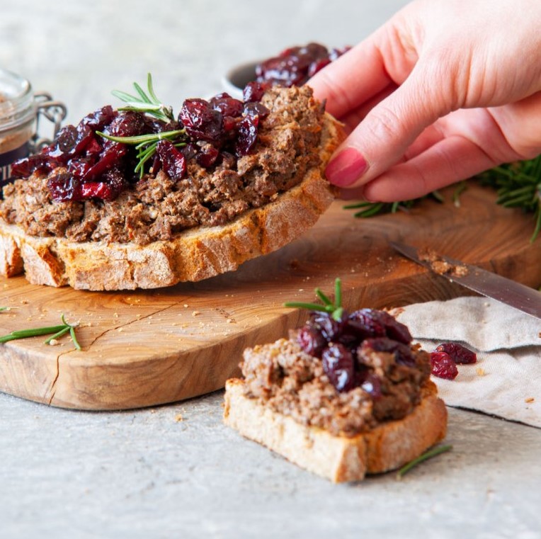 Čongrády Jelení paštika se sušenými švestkami 170g
